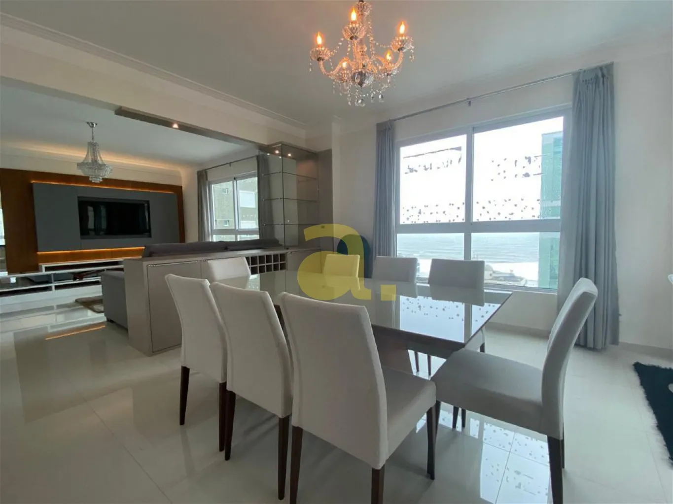 Sofisticação e Conforto Mobiliado à Beira-Mar: Apartamento 4 dormitórios a 140 metros do mar de Meia Praia Itapema — foto 3