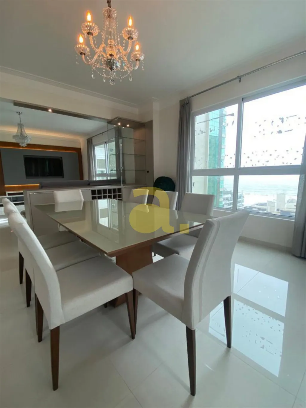 Sofisticação e Conforto Mobiliado à Beira-Mar: Apartamento 4 dormitórios a 140 metros do mar de Meia Praia Itapema — foto 4