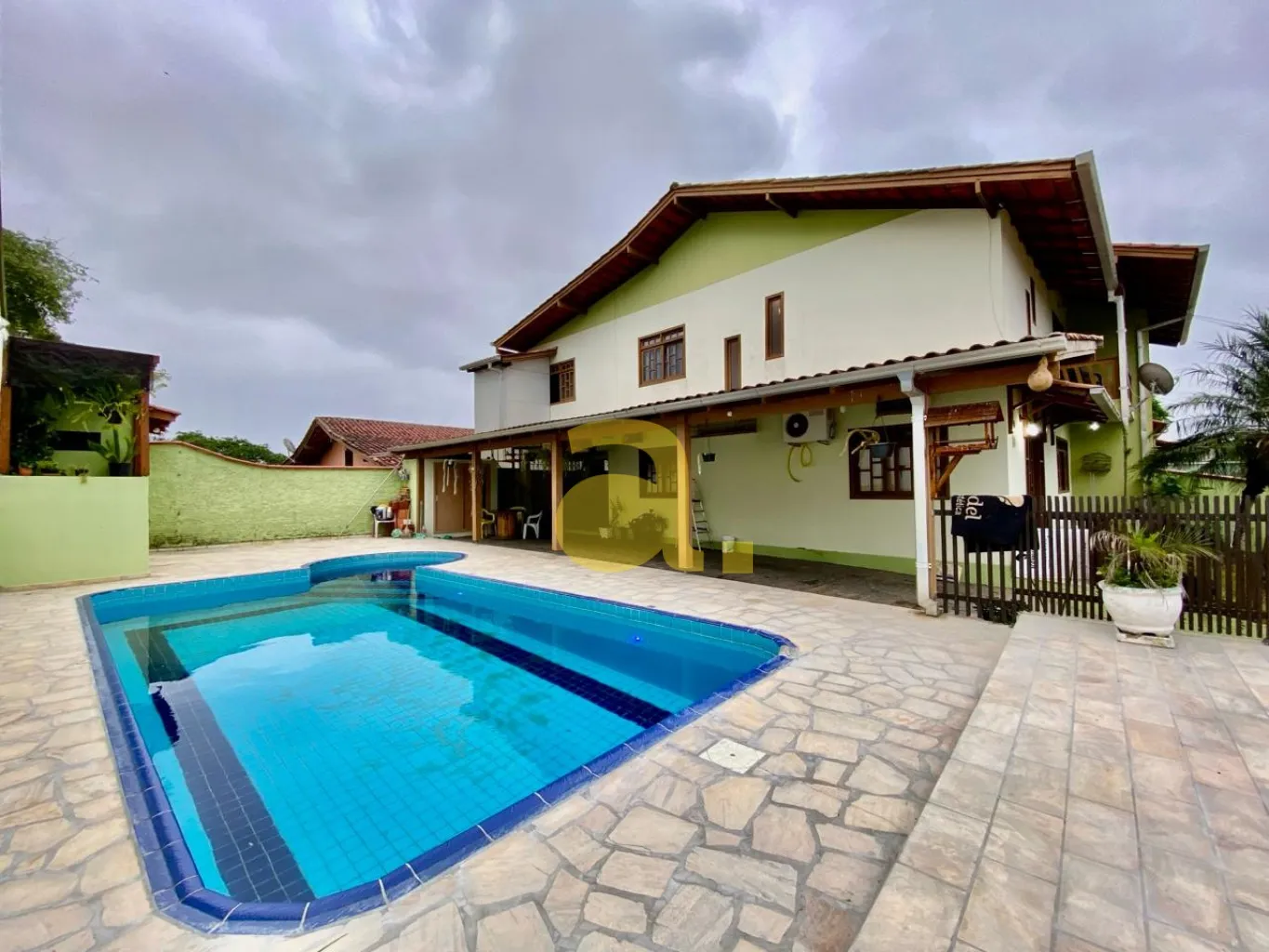 Casa com Piscina no Bairro Tribess - foto 1