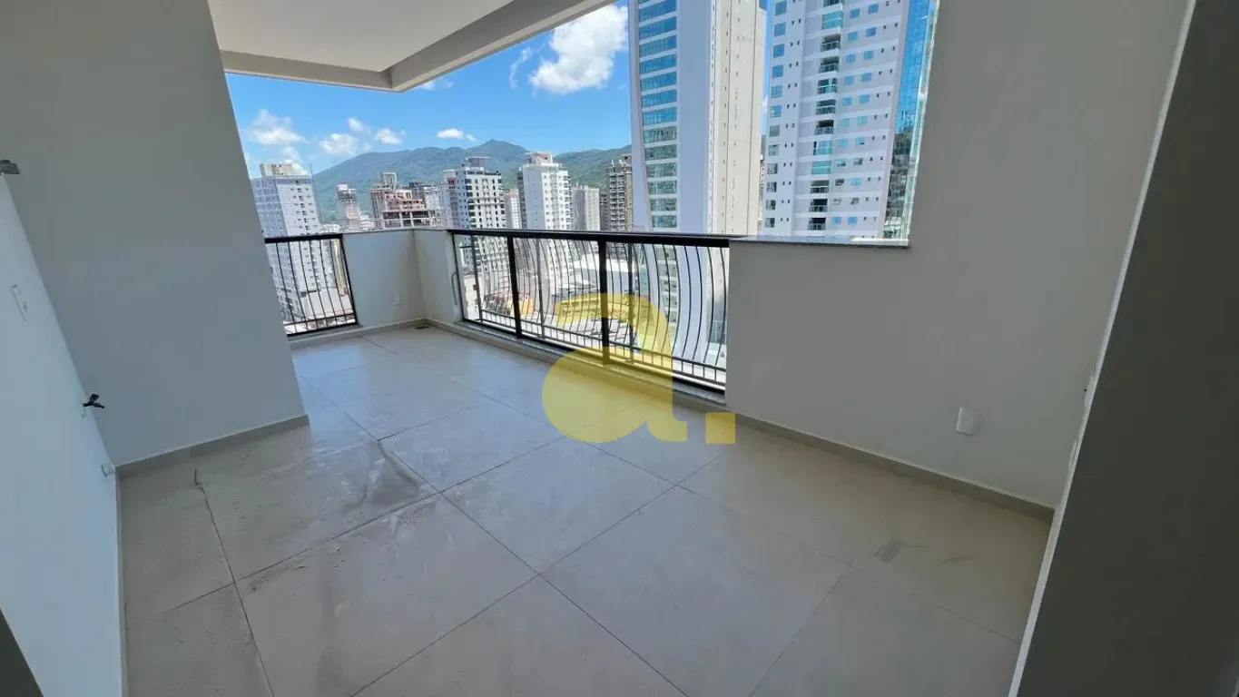 ÓTIMO APARTAMENTO FRENTE MAR COM 4 SUÍTES E SACADA EM ITAPEMA MEIA PRAIA!! — foto 2