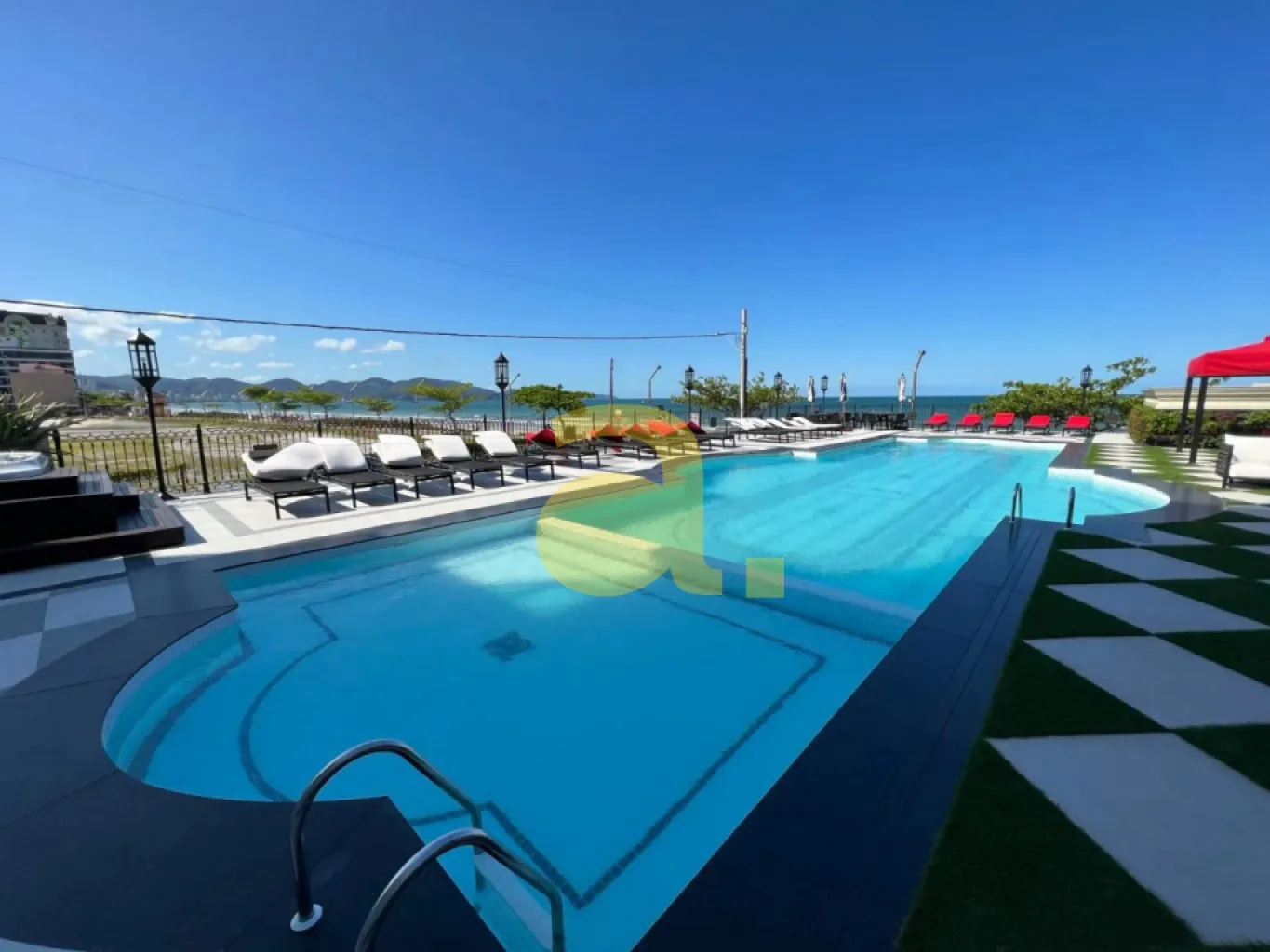 EXCELENTE APARTAMENTO MOBILIADO FRENTE MAR - MEIA PRAIA, ITAPEMA!! - foto 1