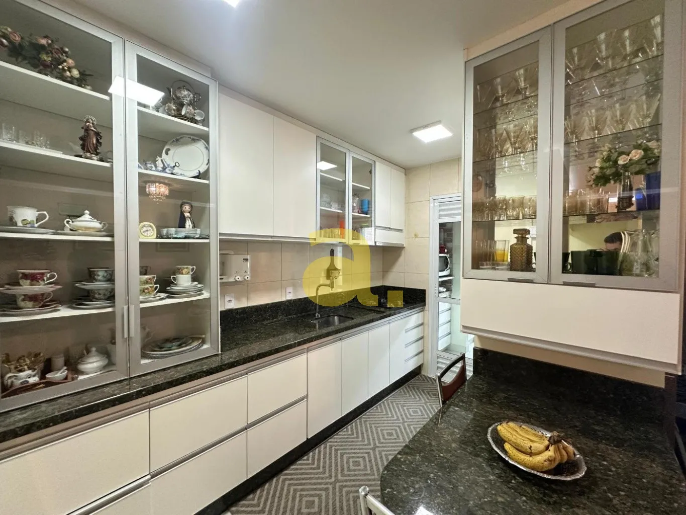 APARTAMENTO MOBILIADO COM TRÊS SUÍTES NO BAIRRO BOM RETIRO — foto 4