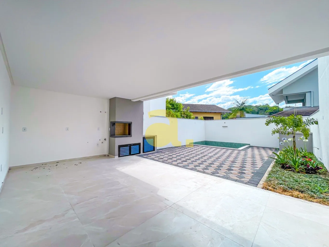 Sobrado Triplex com piscina na Escola Agrícola, Blumenau - foto 1