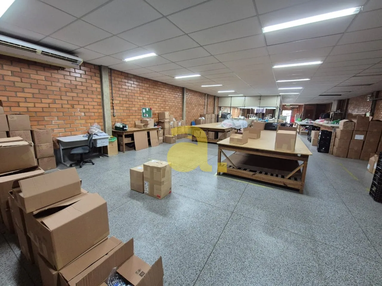 GALPÃO PARA ALUGAR NO BAIRRO AGUA VERDE COM 800m — foto 2