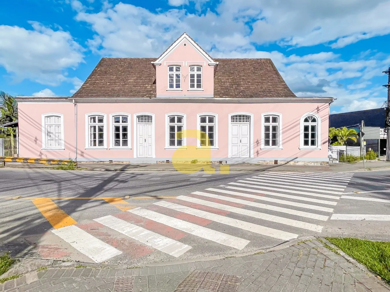 CASA HISTÓRICA PARA LOCAÇÃO NO BAIRRO DO SALTO — foto 2