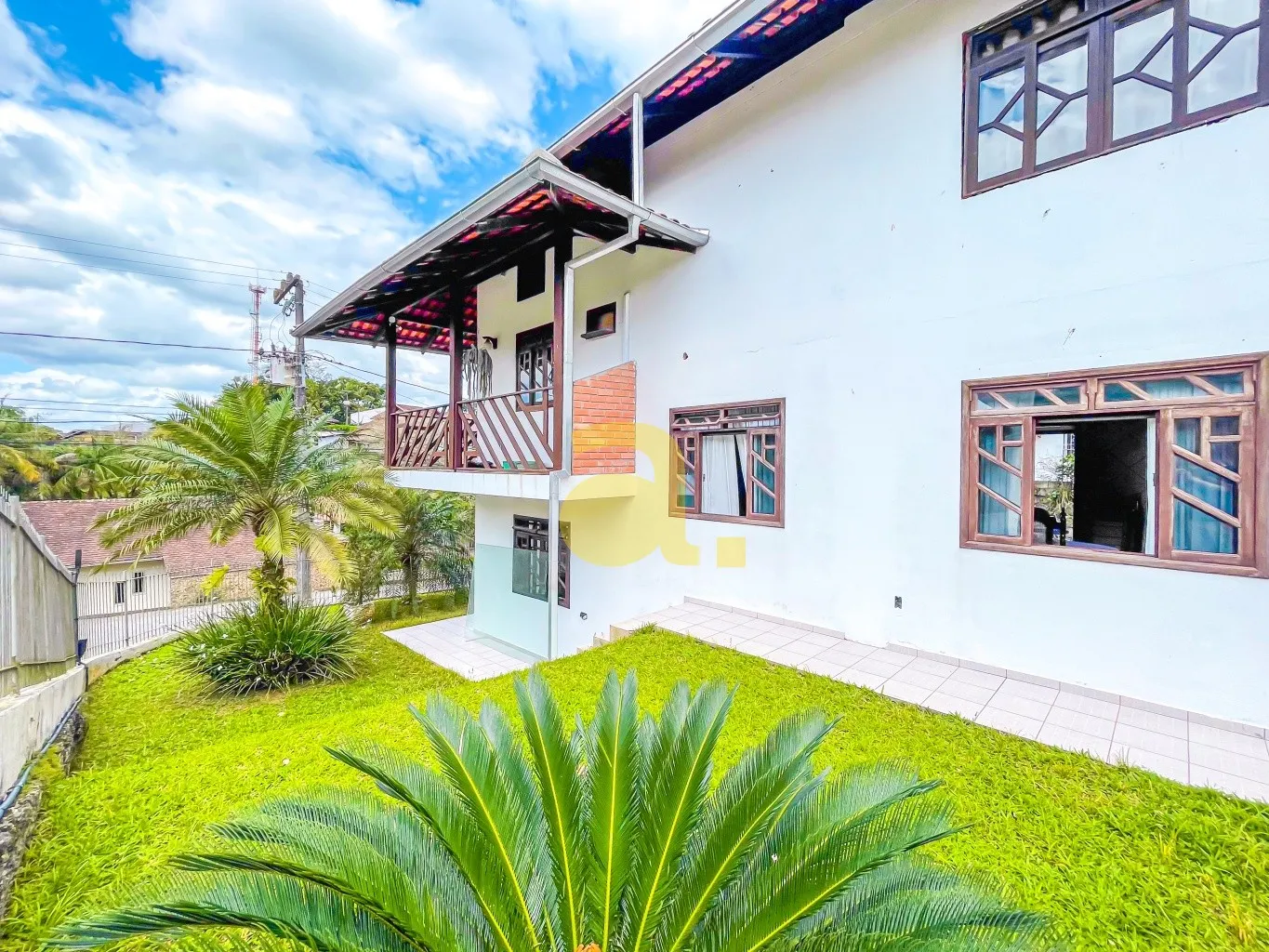 CASA EM TERRENO DE ESQUINA NO BAIRRO FORTALEZA, BLUMENAU — foto 2