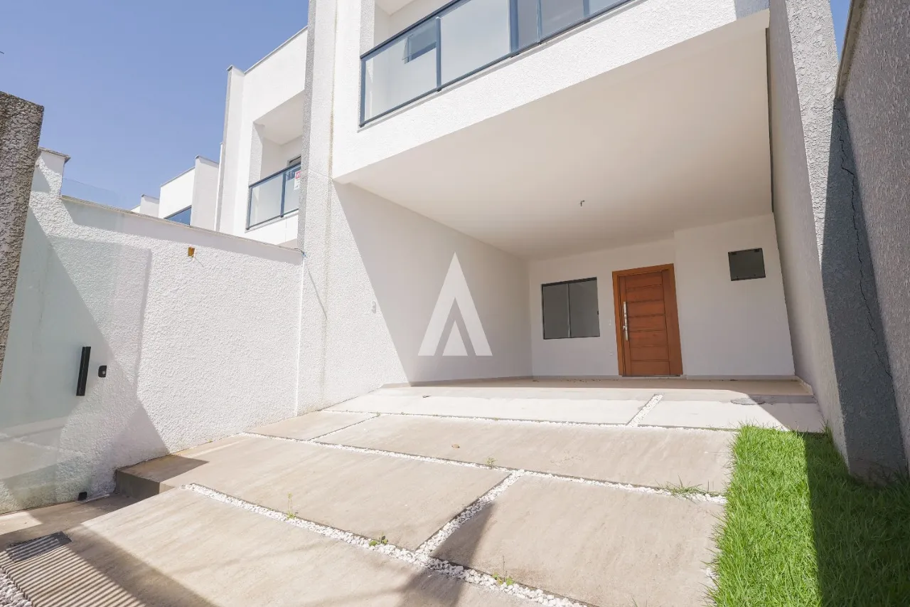 Sobrado Geminado com 1 suíte(s) mais 2 quarto(s) à venda no bairro Saguaçu em Joinville, por R$ 770.000.00. - foto 1