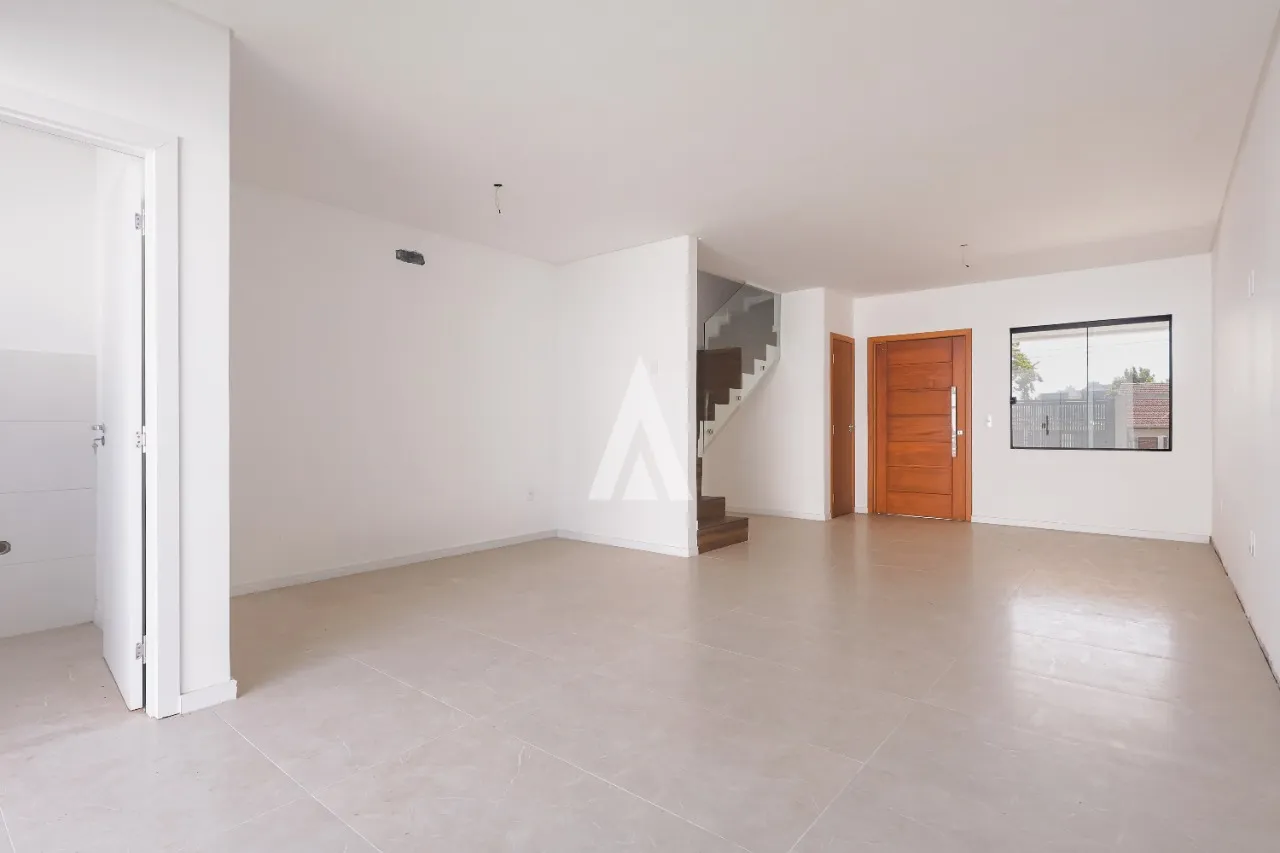 Sobrado Geminado com 1 suíte(s) mais 2 quarto(s) à venda no bairro Saguaçu em Joinville, por R$ 770.000.00. — foto 2