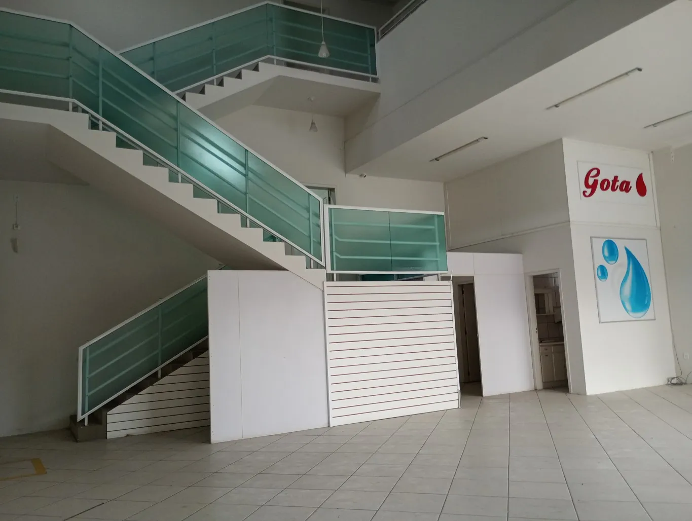 Prédio comercial com ponto estabelecido com 7 salas na Vila Nova. — foto 2