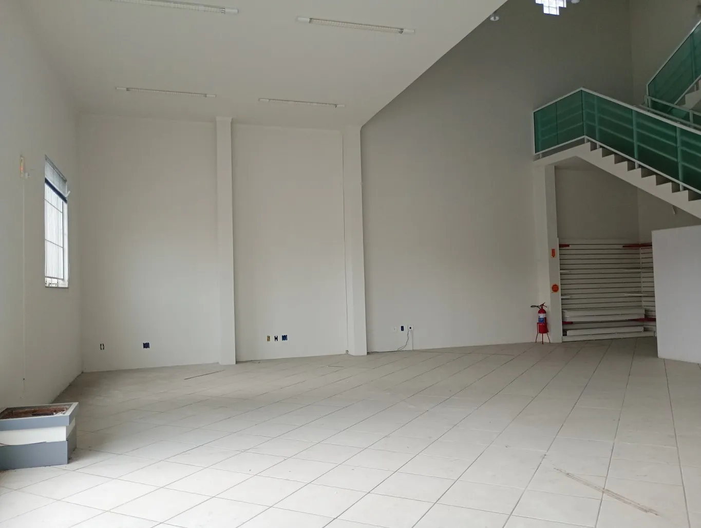 Prédio comercial com ponto estabelecido com 7 salas na Vila Nova. - foto 1