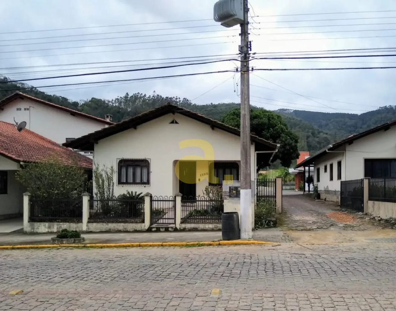 ÓTIMA CASA A VENDA NO CENTRO DE RODEIO COM 3 DORMITÓRIOS A VENDA - foto 1