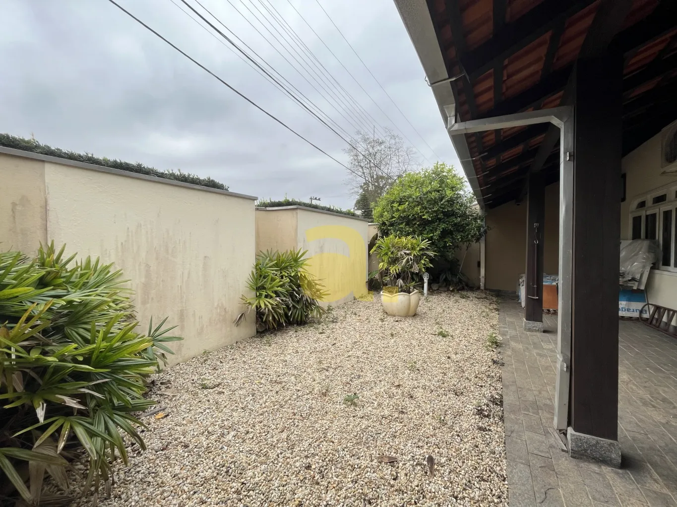 AMPLA CASA BEM LOCALIZADA - ÁGUA VERDE — foto 2