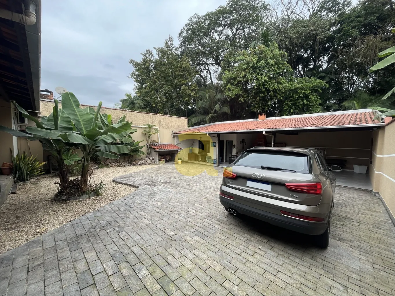 AMPLA CASA BEM LOCALIZADA - ÁGUA VERDE — foto 4