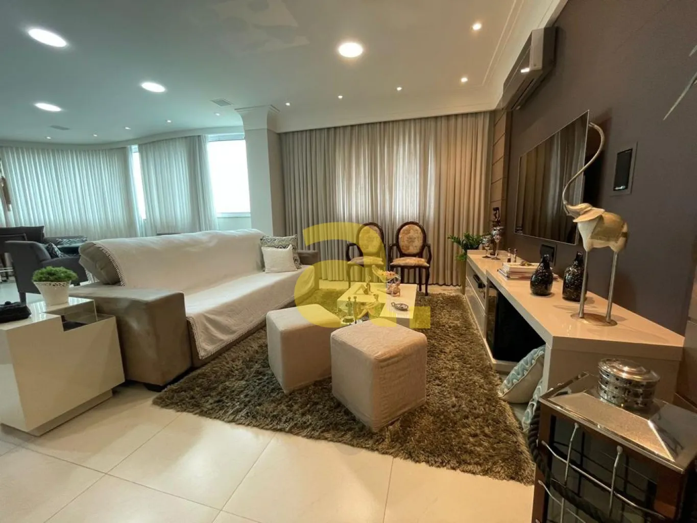 APARTAMENTO À VENDA 3 SUITES, CENTRO DE BALNEÁRIO CAMBORIÚ - foto 1