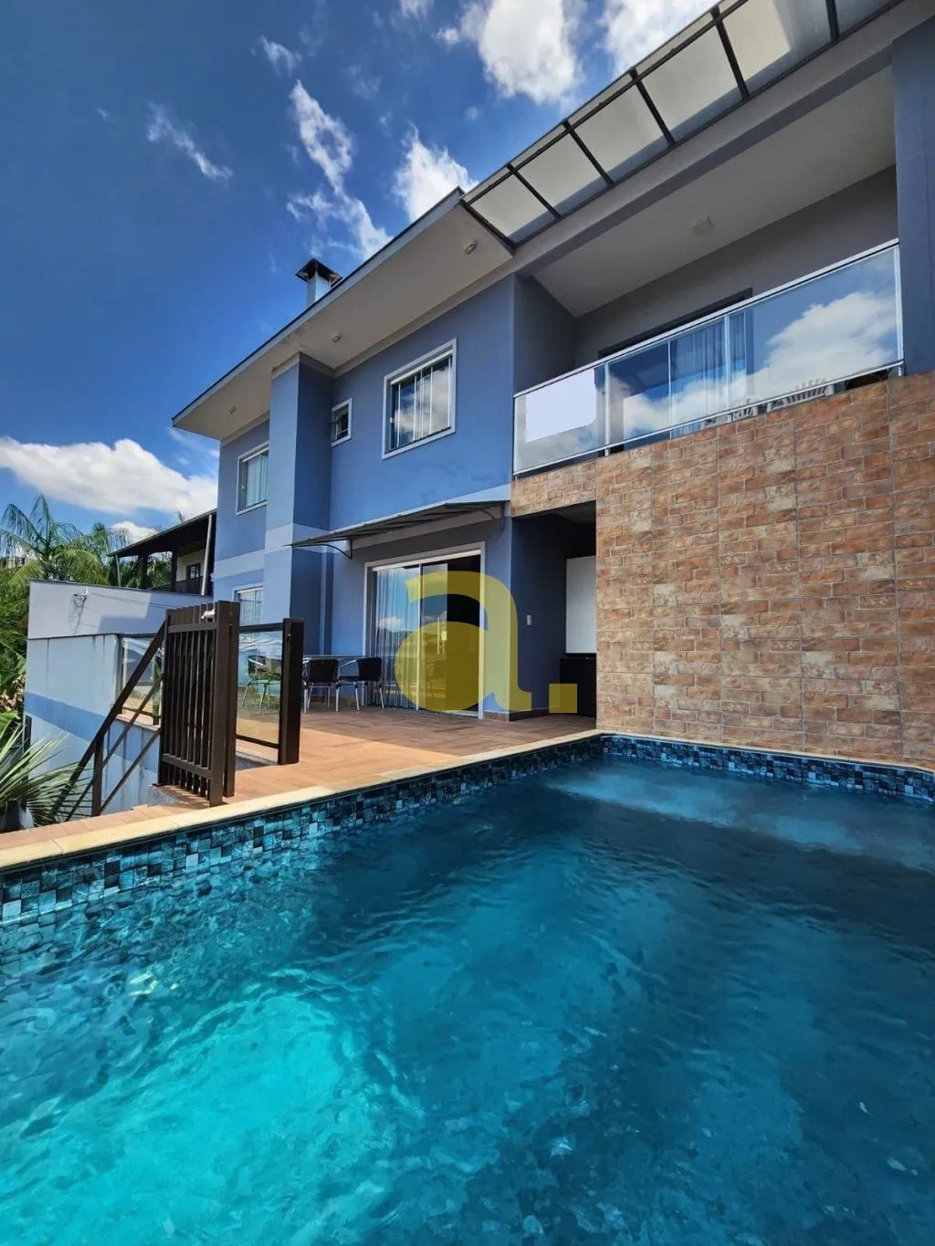 LINDA CASA COM PISCINA NA VELHA CENTRAL — foto 2