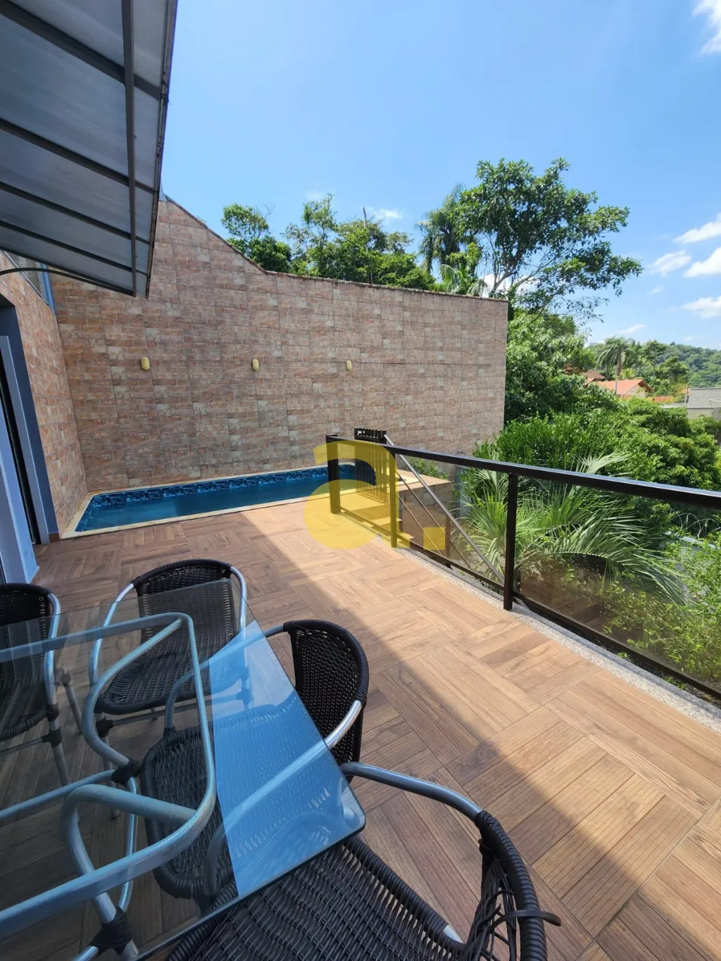 LINDA CASA COM PISCINA NA VELHA CENTRAL — foto 6