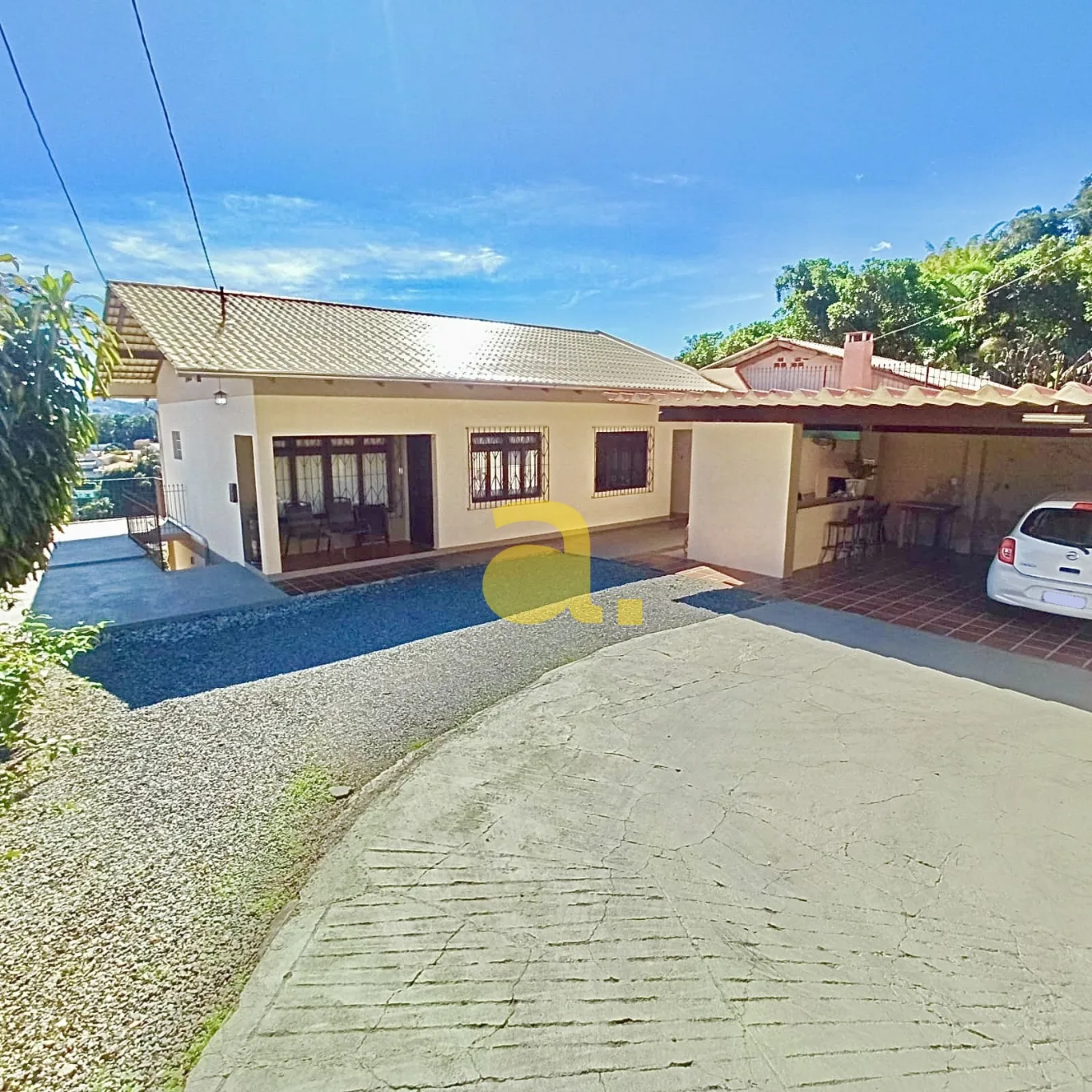AMPLA CASA COM 3 DORMITÓRIOS NO BAIRRO GARCIA - BLUMENAU - foto 1