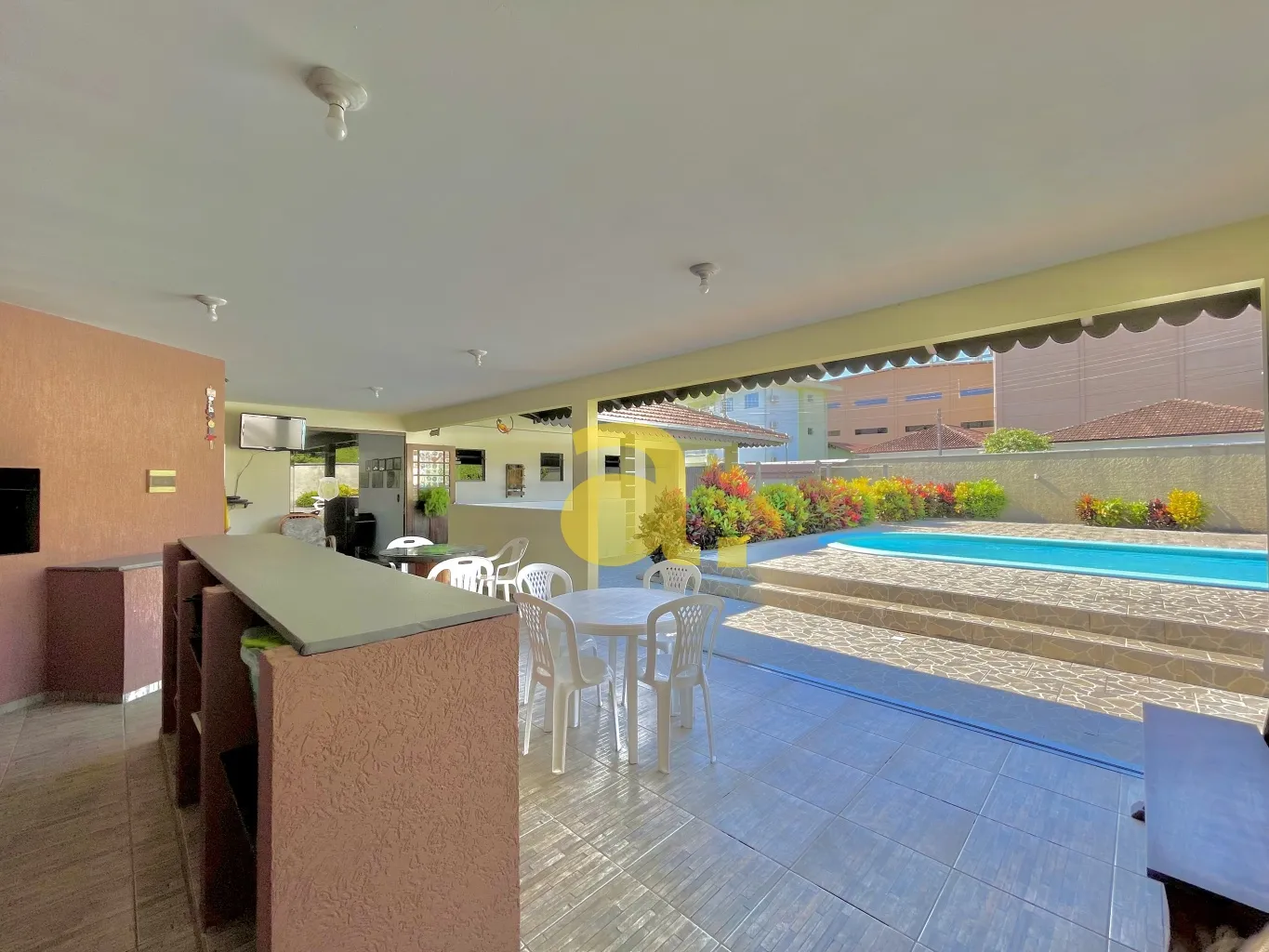 Casa com terreno amplo e piscina a venda em Pomerode! - foto 1