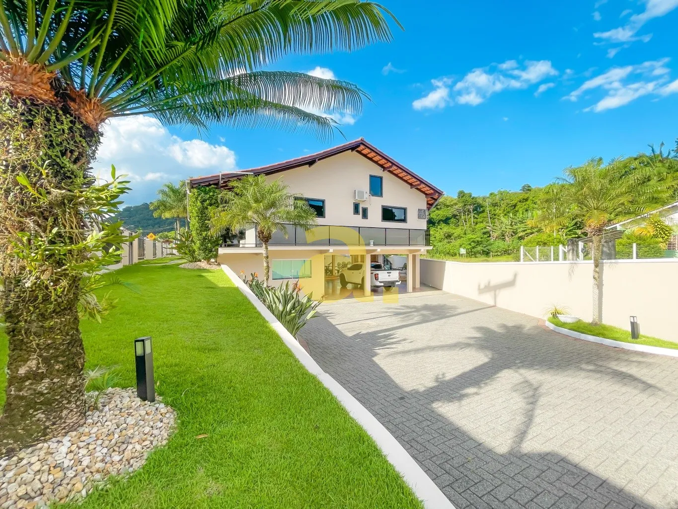 Casa averbada com 5 quartos | Bairro Água Verde, Blumenau - foto 1
