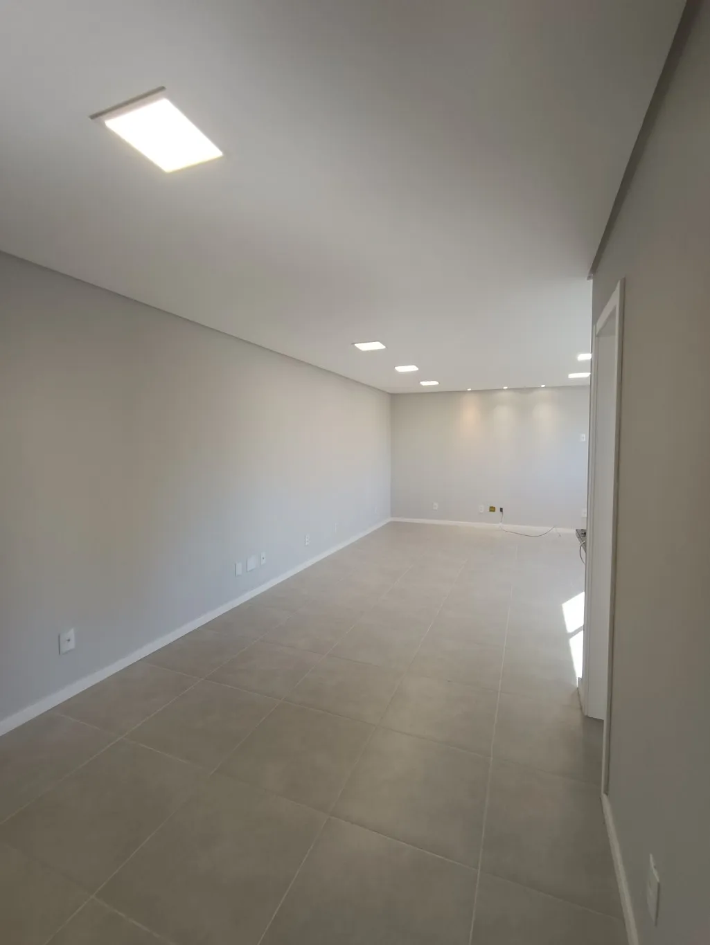 **Sala Comercial Moderna na Alameda Rio Branco - Blumenau/SC** — foto 4