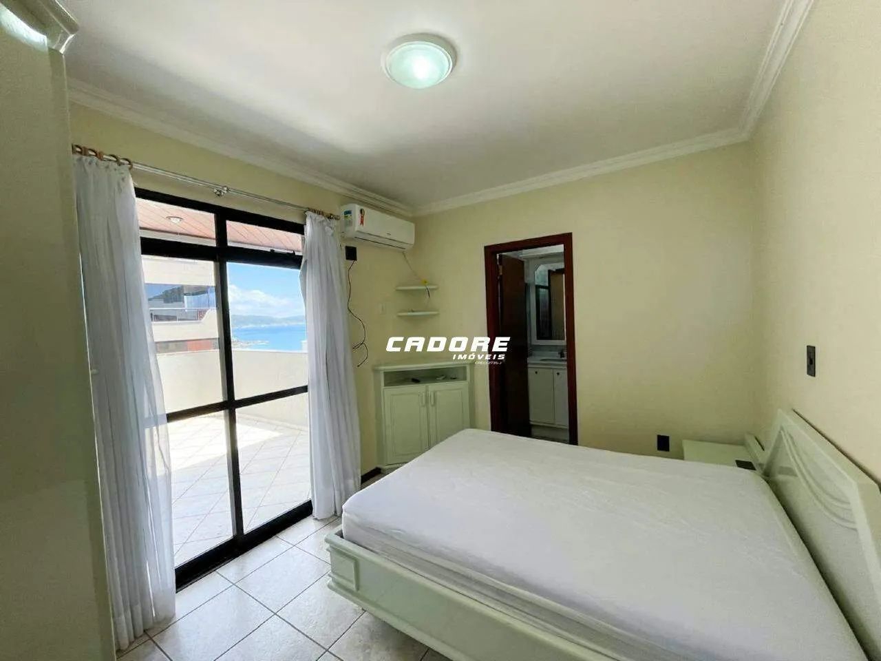 Amplo Apartamento com 4 Dormitórios no Centro de Bombinhas | Cadore Imóveis — foto 7