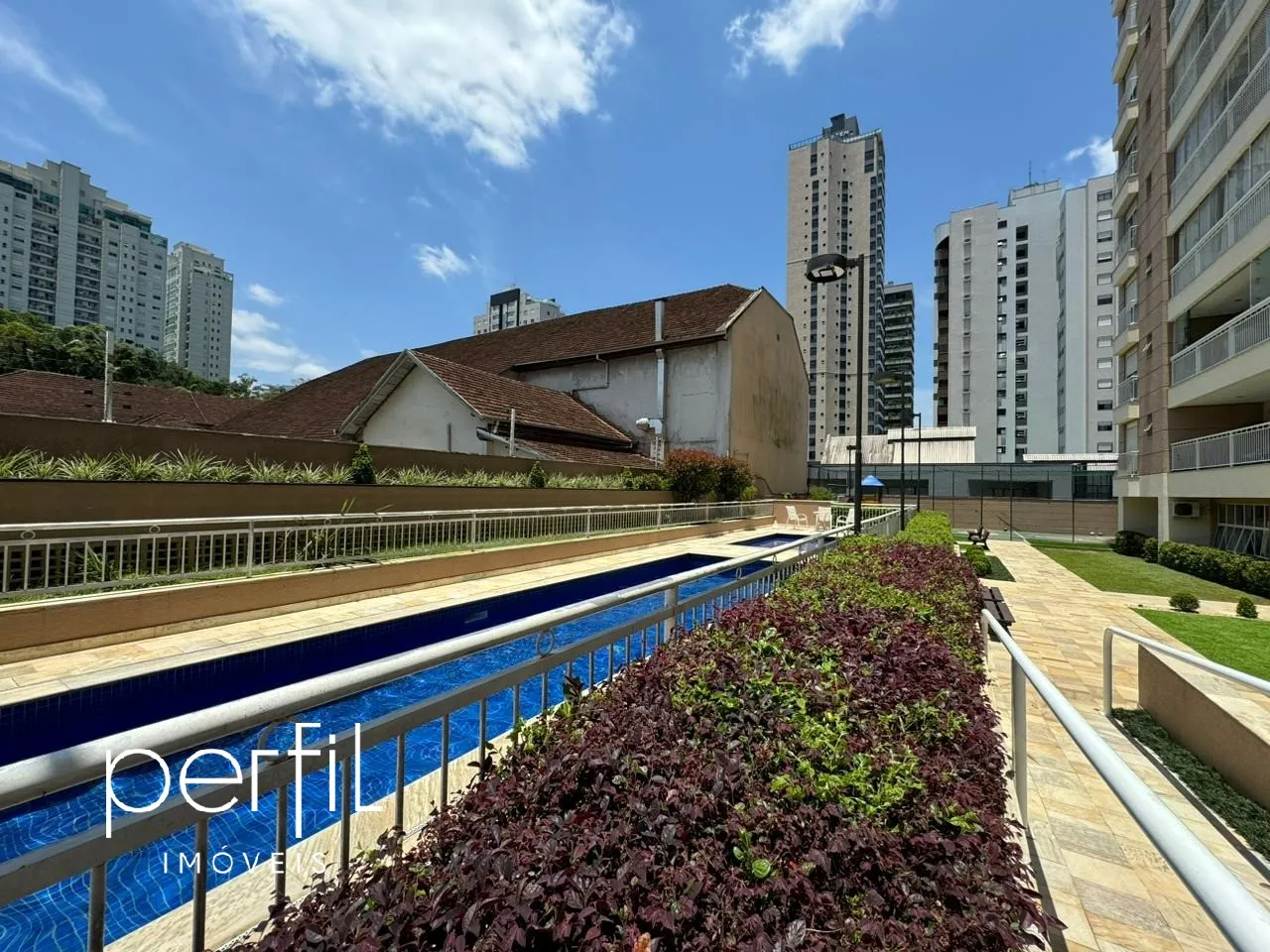Apartamento à venda com 3 quartos e 3 suítes, 3 vagas, 145m² no Centro, Joinville - foto 1