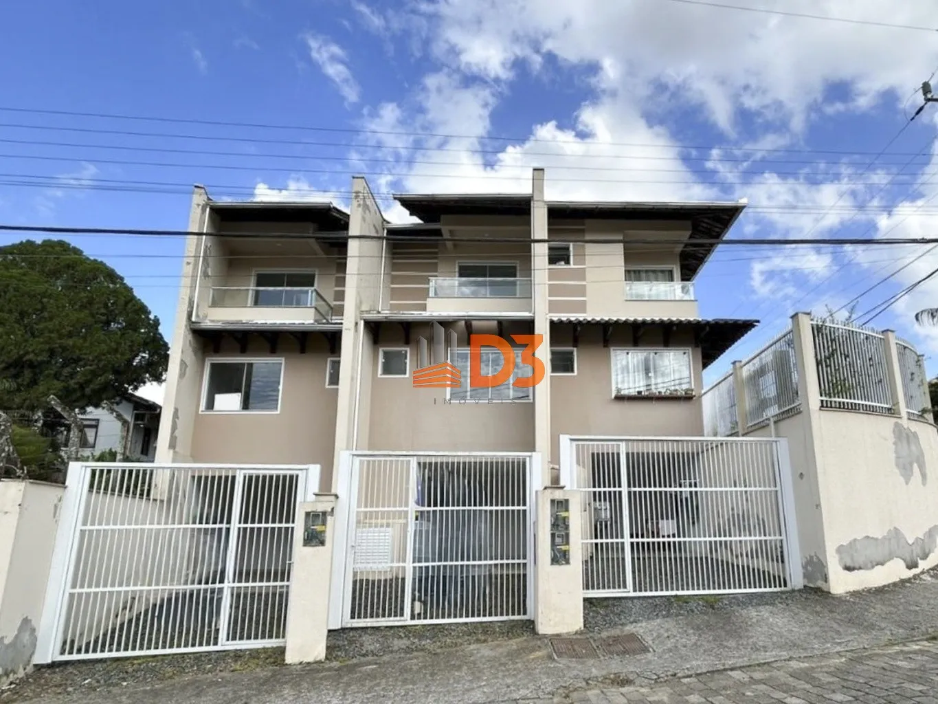 Sobrado novo Estilo Tríplex com ótimo Padrão de acabamento. - foto 1