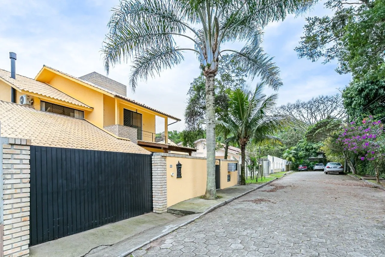 Casa à venda com 4 quartos e 1 suíte, 480m² na Augusto Ruschi no Campeche, Florianópolis — foto 2