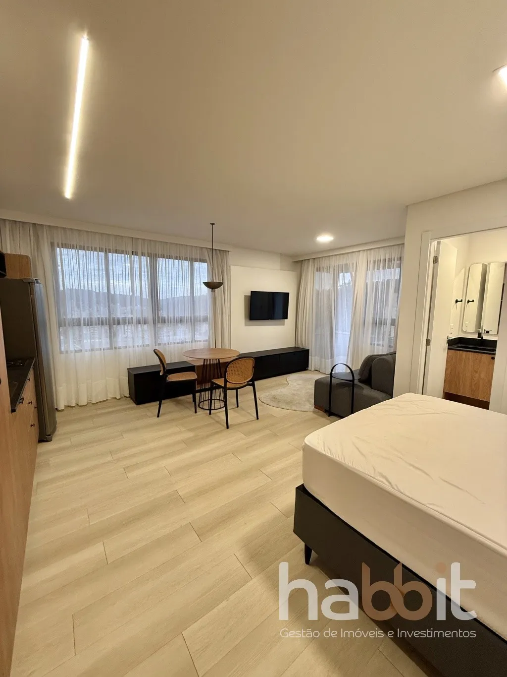 Lofts novos de Alto Padrão com sacada ao lado da Vila Germânica, mobiliado e decorado. - foto 1