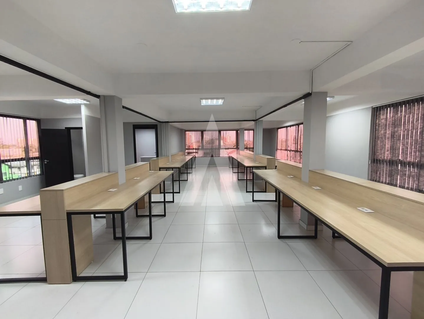SALA COMERCIAL COM ESPAÇO AMPLO NO CENTRO DE JOINVILLE — foto 2