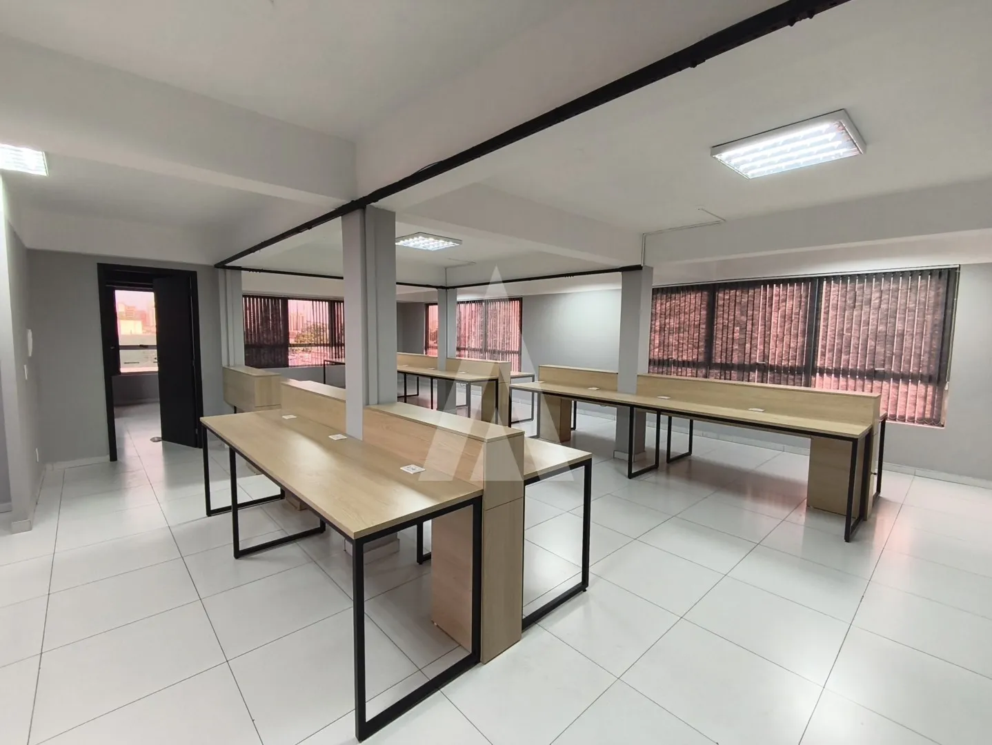 SALA COMERCIAL COM ESPAÇO AMPLO NO CENTRO DE JOINVILLE — foto 3