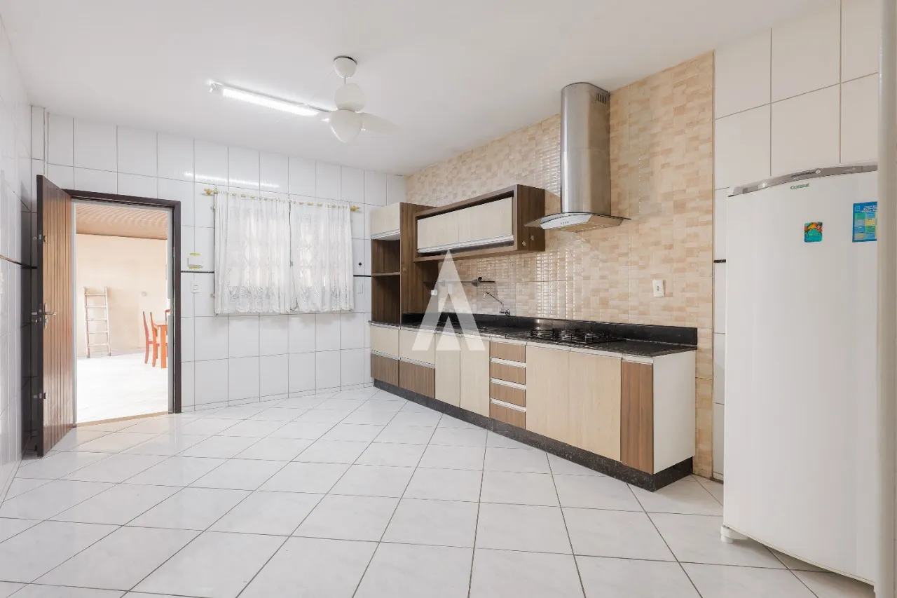 Casa com 1 suíte e 2 quartos à venda no bairro Iririú em Joinville-SC por R$1.090.000,00. — foto 4