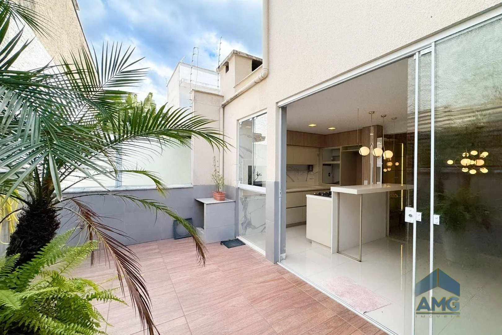 Sobrado com 2 dormitórios à venda, 84 m por R$ 699.000,00 - Água Verde - Blumenau/SC - foto 1