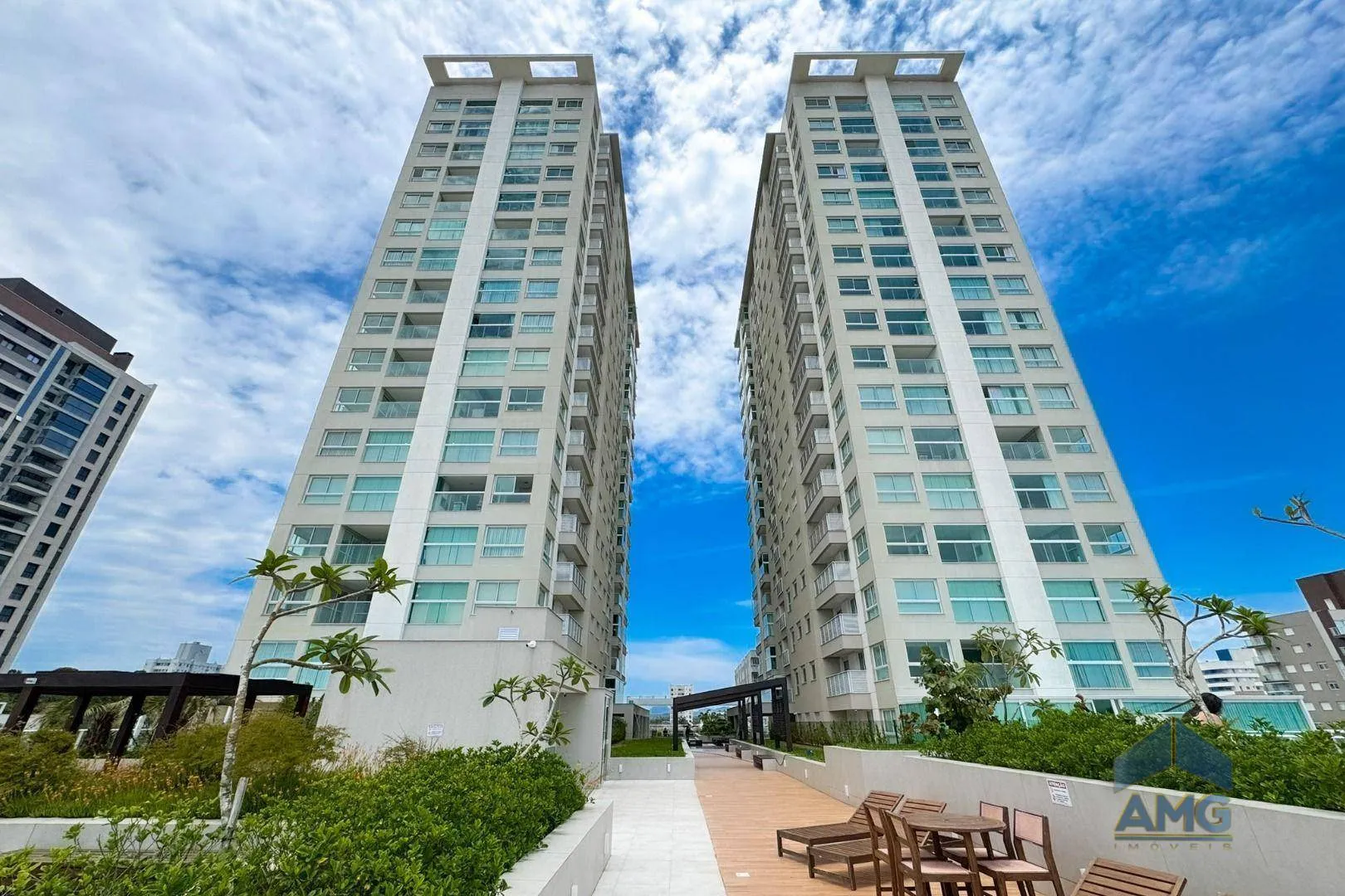 Apartamento com 2 dormitórios à venda, 75 m por R$ 930.000,00 - Bairro Itacolomi - Balneário Piçarras/SC - foto 1
