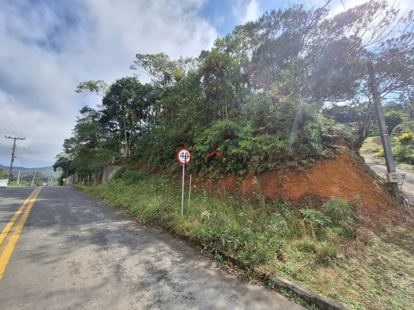 Amplo terreno de 2.500,00m, em Pomerode, bairro Testo Rega, mais alto que a Rua, livre de enchentes e deslizamentos. — foto 3