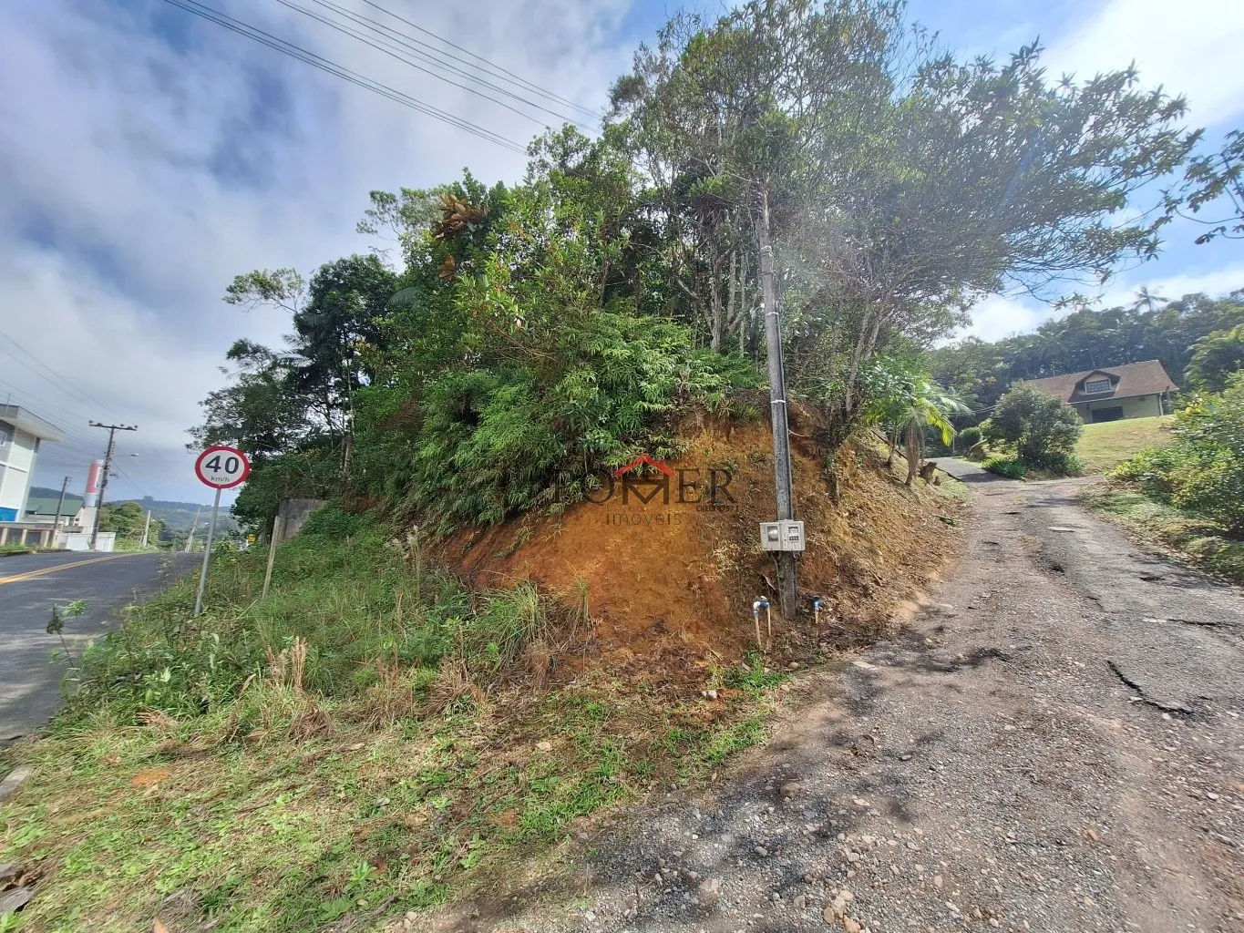 Amplo terreno de 2.500,00m, em Pomerode, bairro Testo Rega, mais alto que a Rua, livre de enchentes e deslizamentos. - foto 1