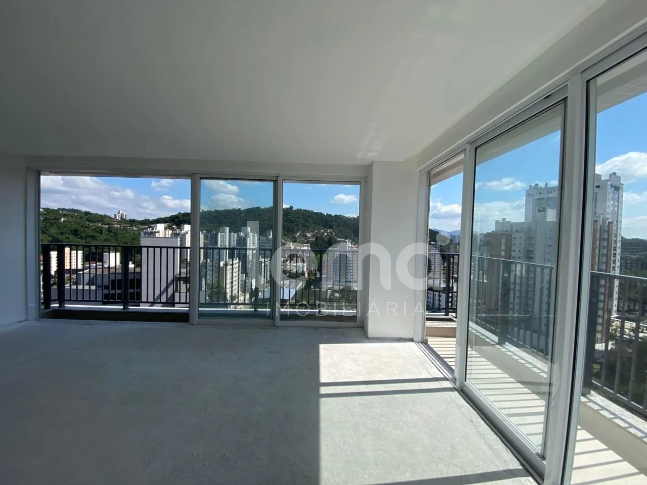 Apartamento com 3 suítes, próximo à Unimed no bairro Vila Nova em Blumenau. — foto 3