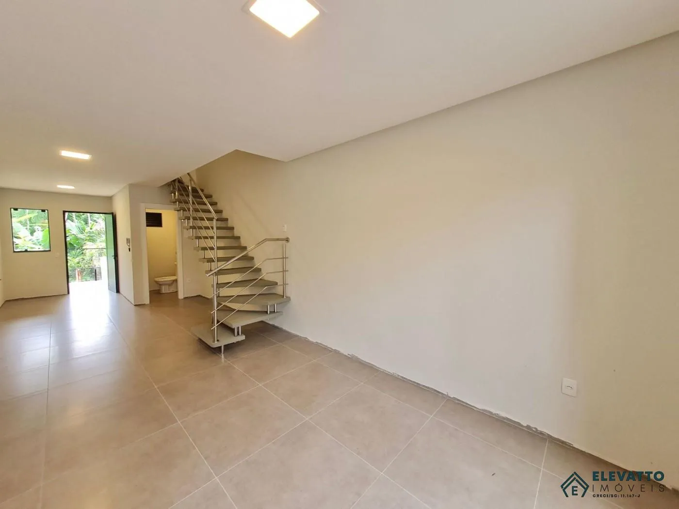 Casa para Venda em Blumenau, Água Verde, 2 dormitórios, 2 suítes, 3 banheiros, 2 vagas — foto 2