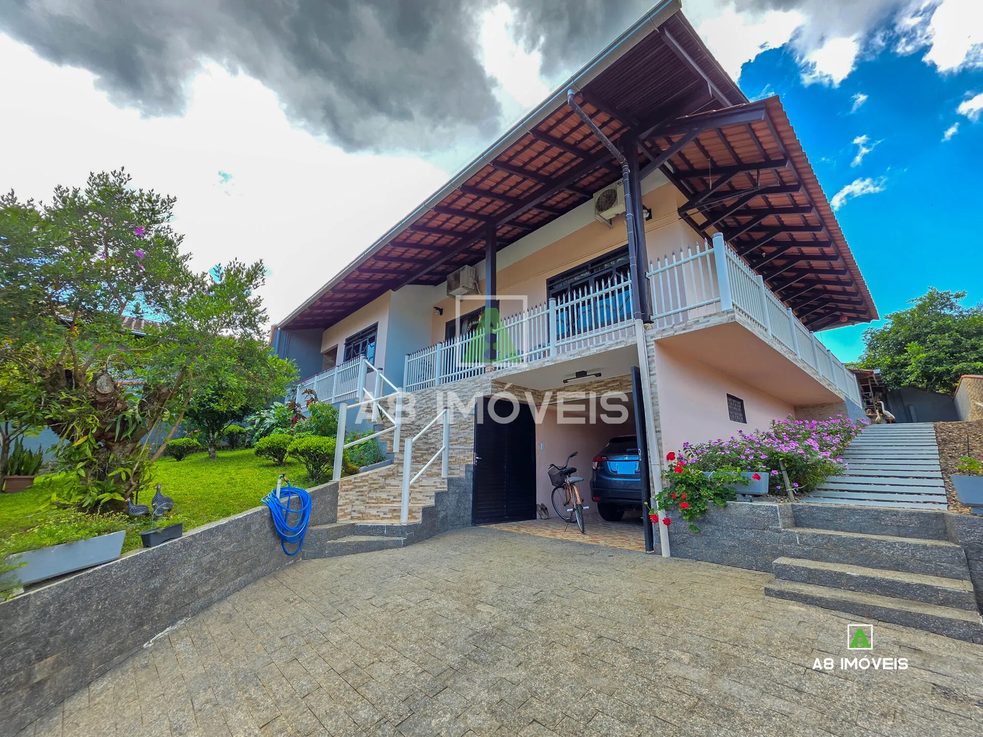 CASA ITOUPAVA CENTRAL COM 3 QUARTOS ÁREA DE FESTA - foto 1