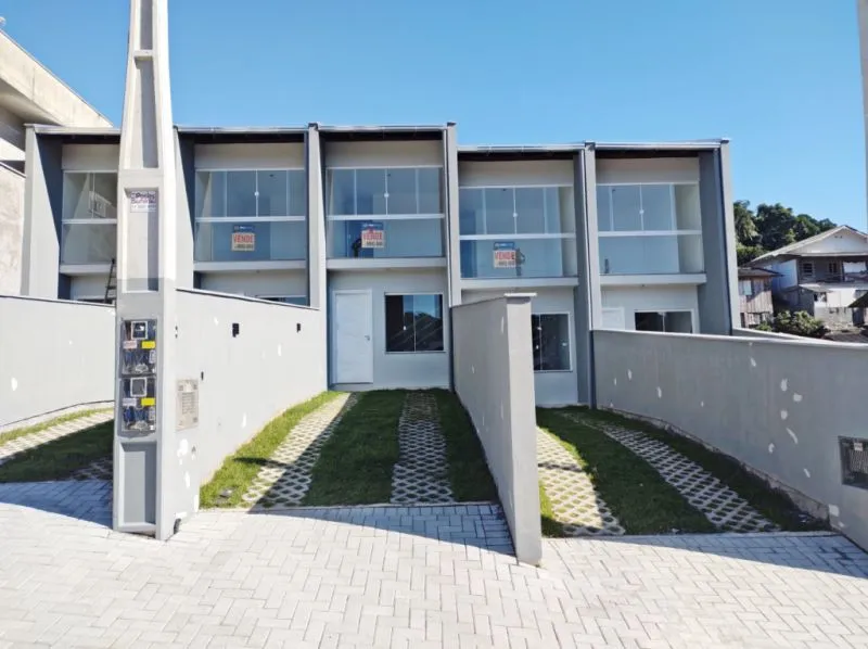 Sobrado de 2 dormitórios, 2 vagas de estacionamento e amplo quintal nos fundos, no Bairro Itoupavazinha em Blumenau SC — foto 2