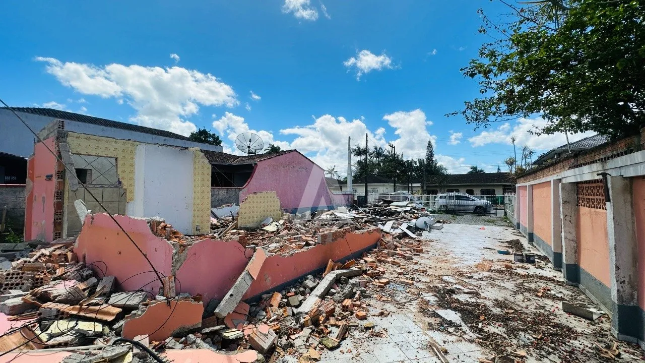 Terreno com 432m à venda no bairro Floresta em Joinville-SC por R$650.000,00. — foto 2