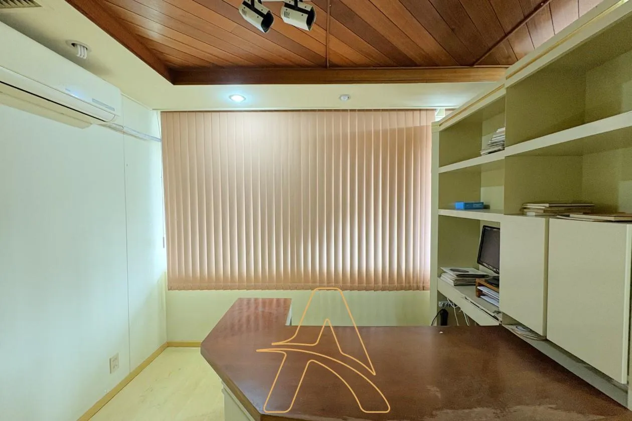 Sala Comercial à Venda no Centro de Blumenau - Pronta para Clínica ou Consultório - foto 1