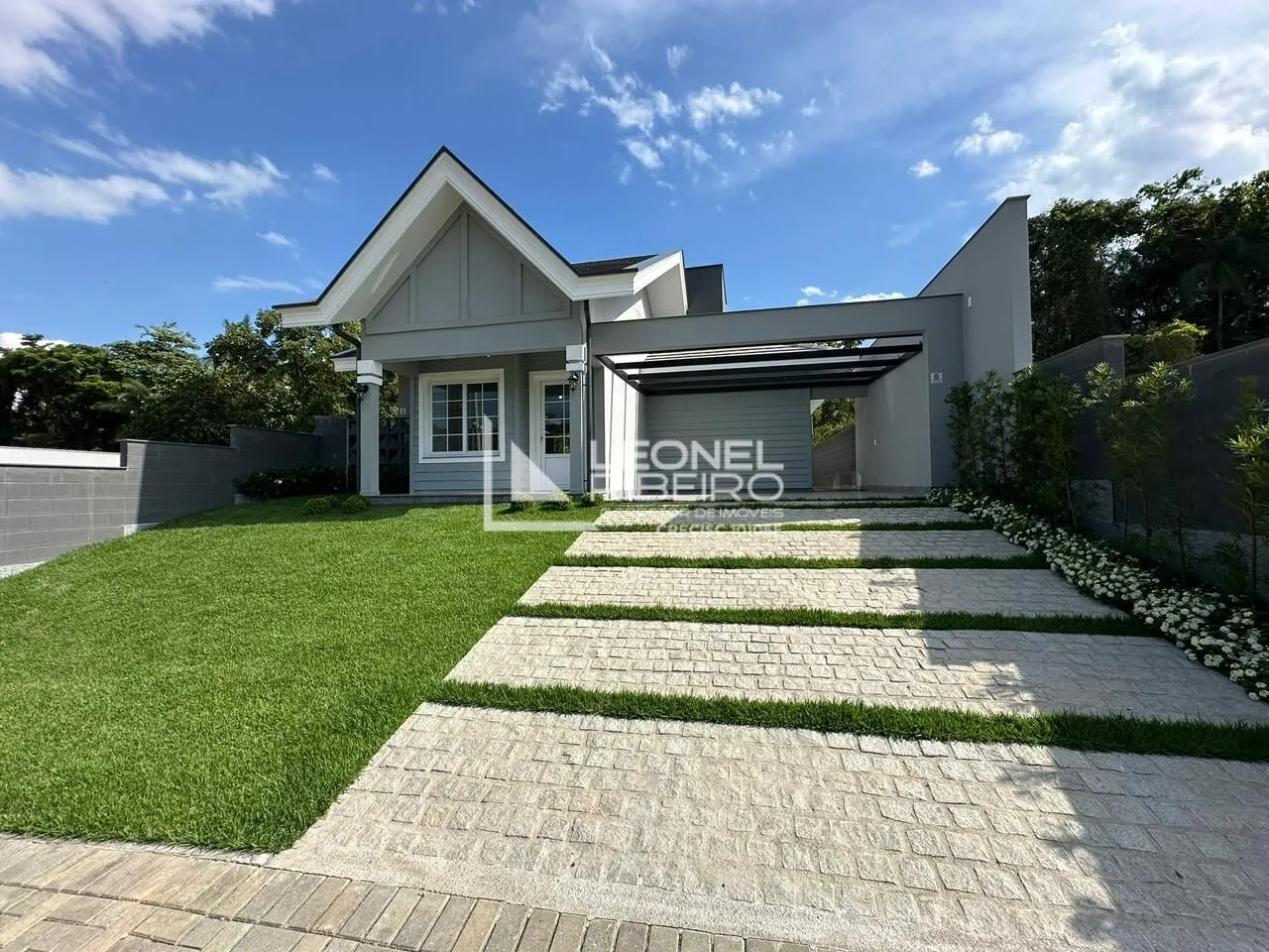 Casa Alto Padrão com 3 dormitórios (1 suíte) à venda, 128 m no bairro Quintino em Timbó-SC - foto 1