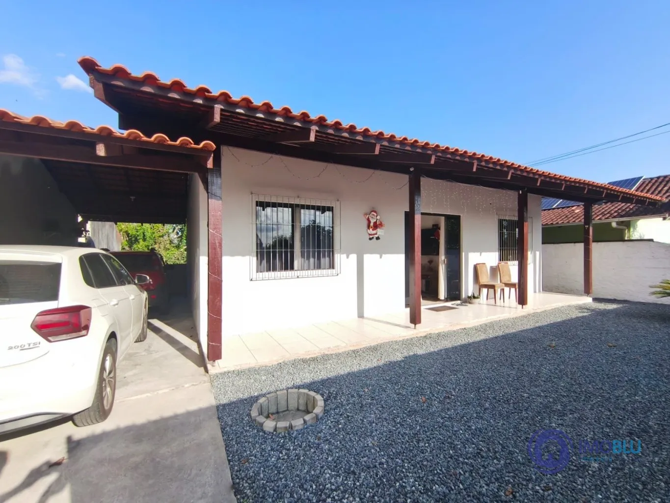 Casa com terreno nos fundos , localização tranquila , previlegiada . - foto 1