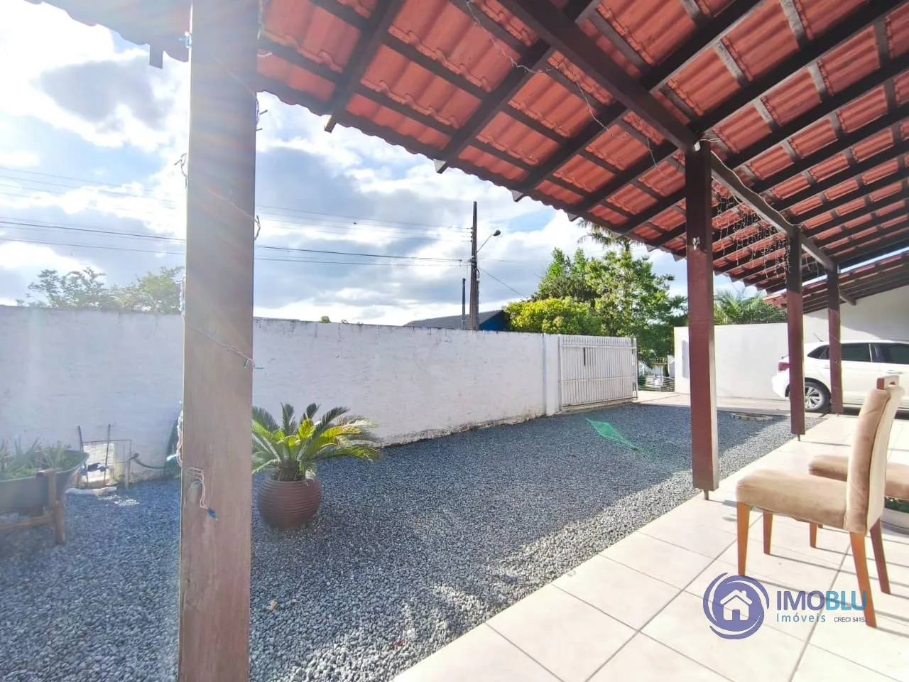 Casa com terreno nos fundos , localização tranquila , previlegiada . — foto 2