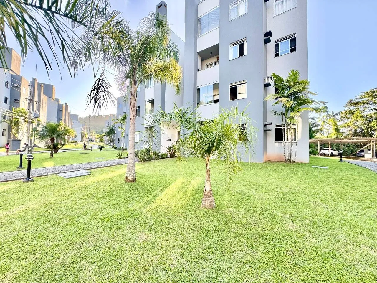 Apartamento no bairro Água Verde com 3 dormitórios, sacada com churrasqueira e vaga coberta — foto 3