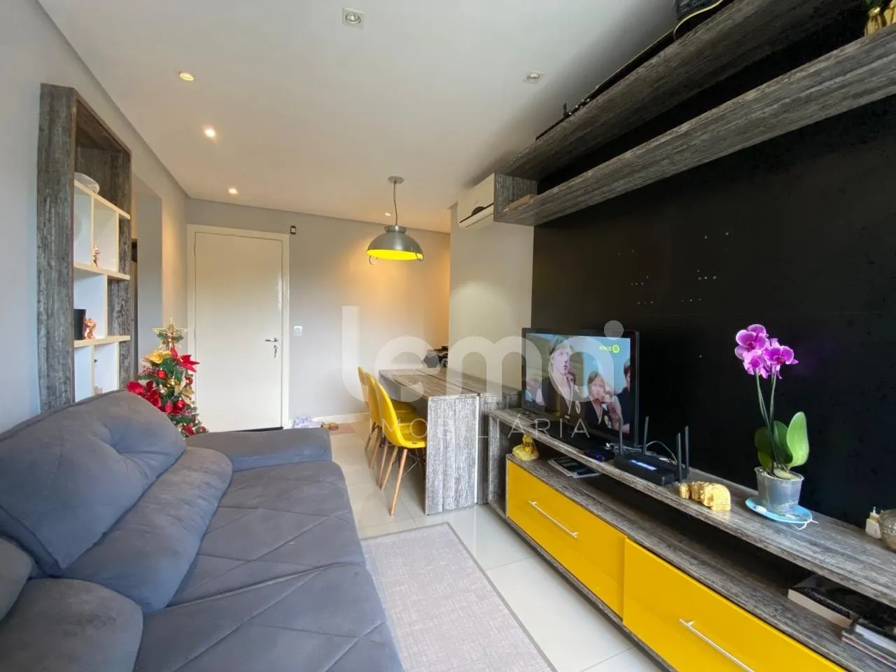 Apartamento semimobiliado com 2 dormitórios em condomínio completo no bairro Fortaleza. — foto 2