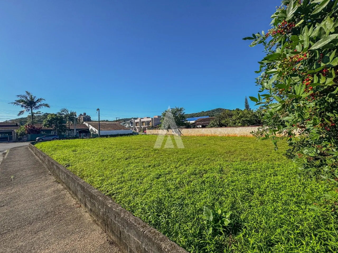 Terreno à venda no bairro Glória em Joinville, por R$ 1.300.000.00. — foto 2