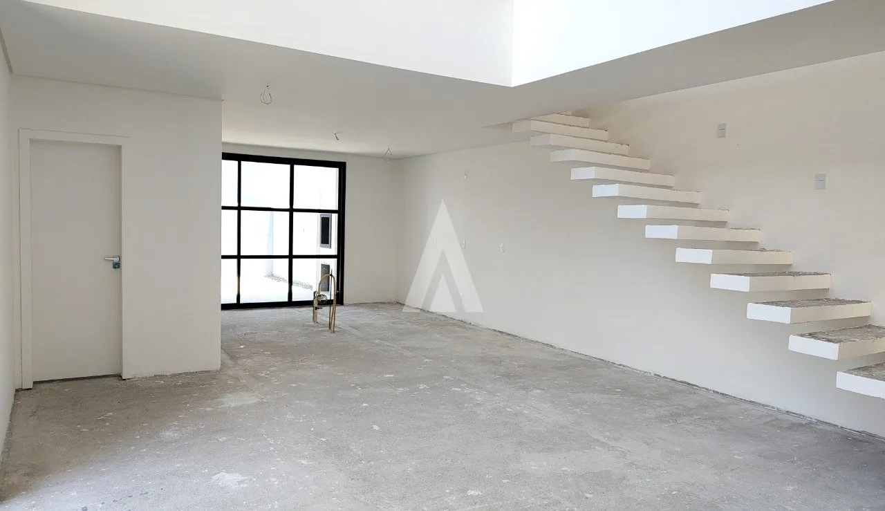 Sobrado Geminado com 3 suíte(s) à venda no bairro Iririú em Joinville, por R$ 990.000.00. — foto 3