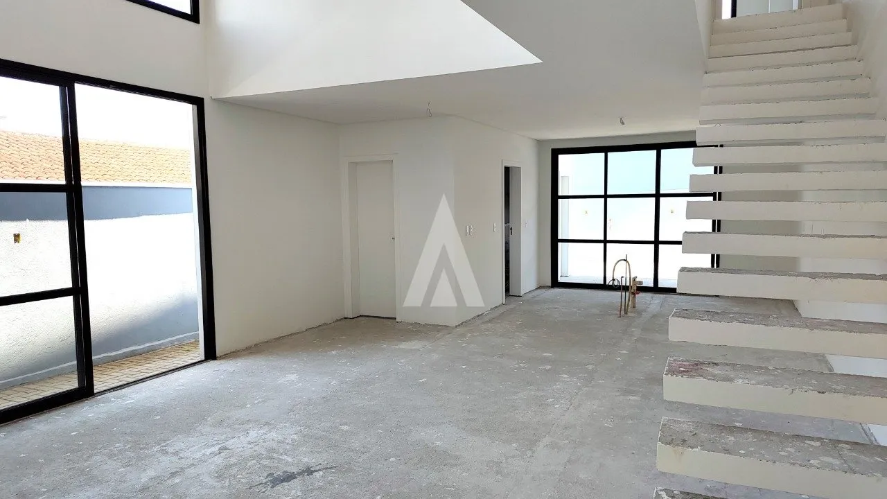 Sobrado Geminado com 3 suíte(s) à venda no bairro Iririú em Joinville, por R$ 990.000.00. — foto 4